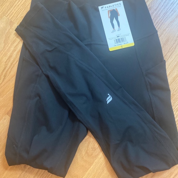 Fabletics Leggings with Pocket Small x 2 NWT Black & Dark Red - Picture 2 of 4